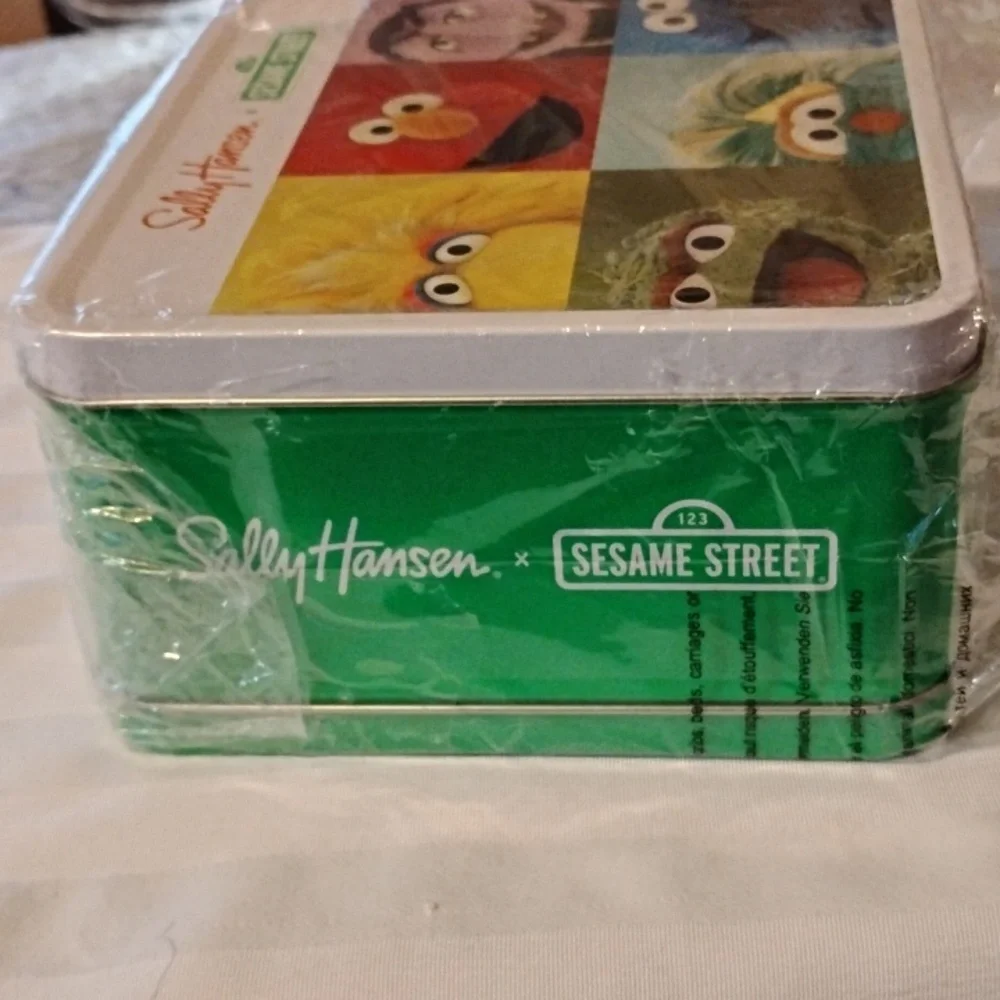 Sally Hansen X Sesame Street Character Party Lunch Box, NWT